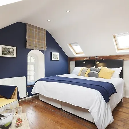 Brookside Villa B&B-3